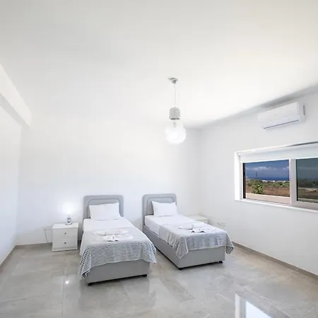 Amazing On Protaras With Private Pool Protaras 1586 וילה